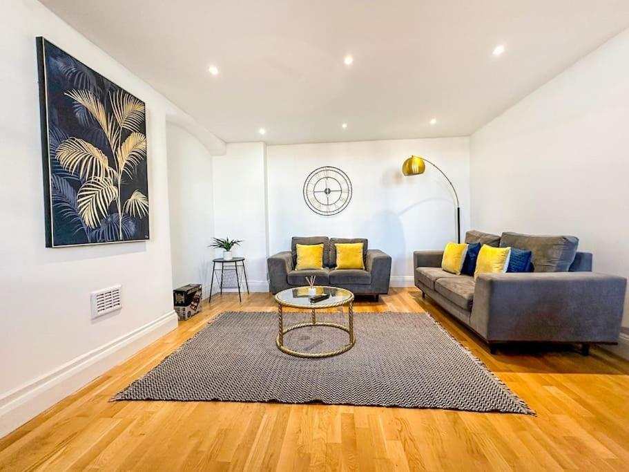 Newly Refurbished Luxury 3 Bedroom Apartment London Exteriör bild
